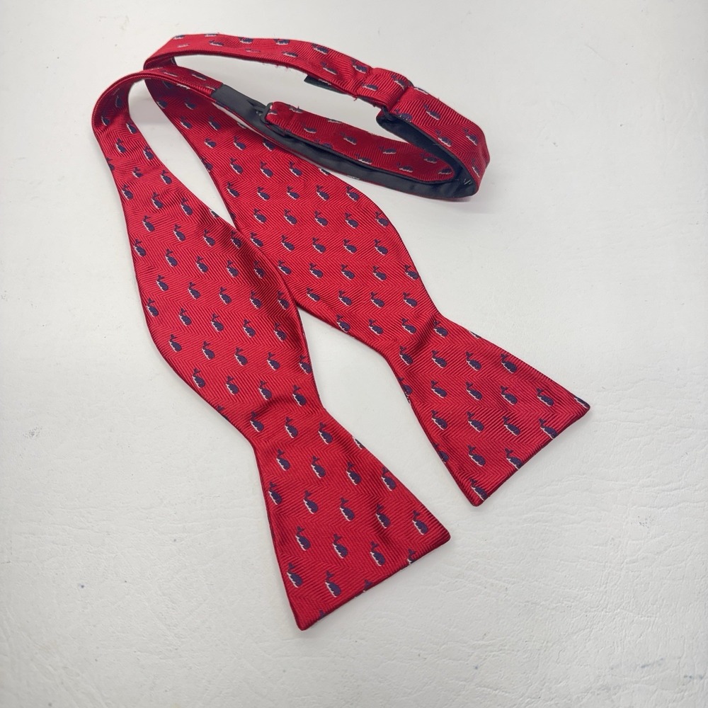 Vineyard Vines Bow Tie Mens OS Red Whale Silk Preppy Nautical Classic Formal